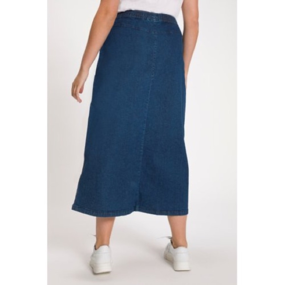 NEW! Blue Pockets Denim A-Line Skirt. must be purchased in a $25 bundle